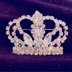 Vintage KJL large rhinestone crown brooch 2.5” x 2”